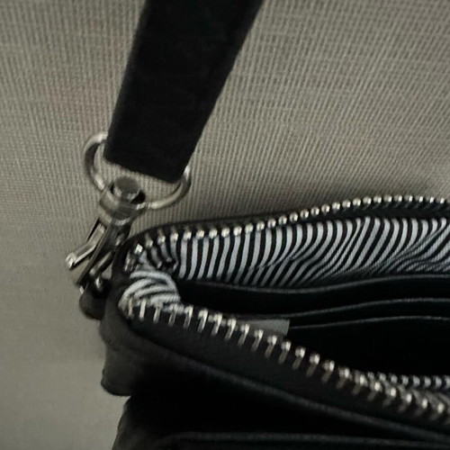 Maxfly women's crossbody bag like new, black with three compartments
