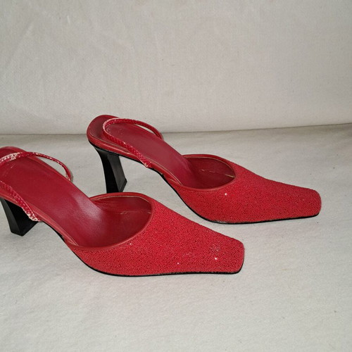 Summer red beaded pumps used with black thick heel