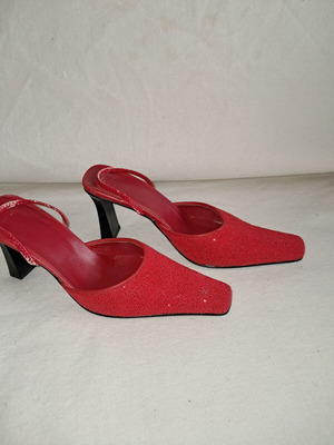 Summer red beaded pumps used with black thick heel