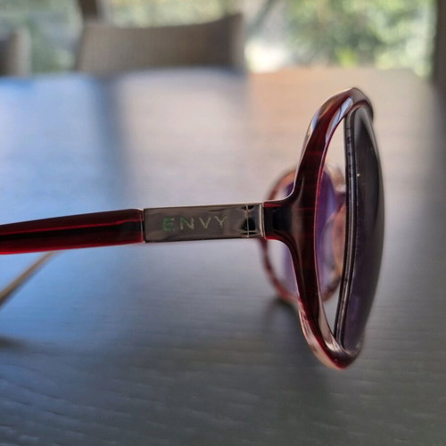 Envy sunglasses like new, burgundy and white