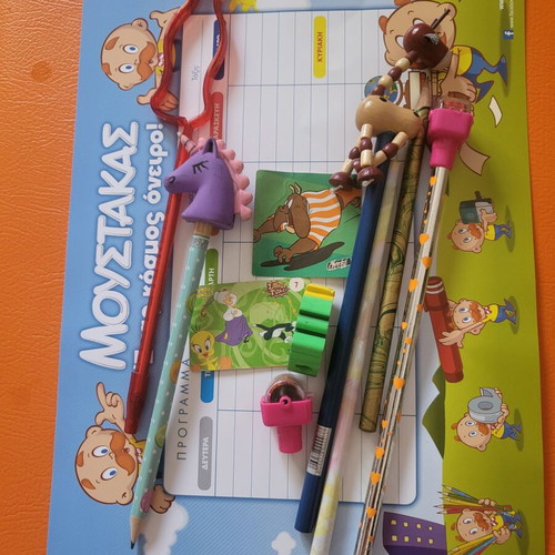 Dog Pencil Case with 20 Pencils, Pens, and Drawing Pad New