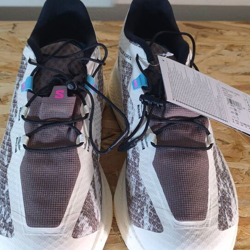 Salomon Aero Glide 4 Grvl new, EU 47 1/3, gray and white athletic shoes