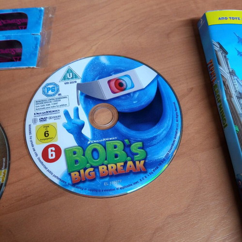 Monsters vs Aliens DVD 3D with four 3D glasses new