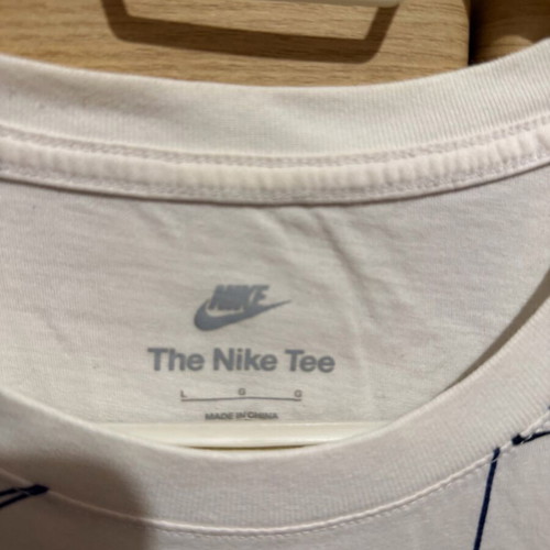 Nike T Shirt size Large like new, white