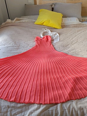 Manush knitted dress used, pleated with open back, size L