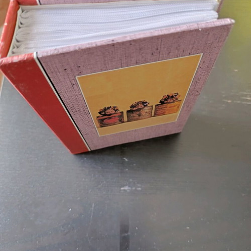 Photo album like new, holds 100 photos