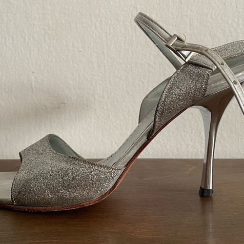 Dance shoes used size 39, leather silver