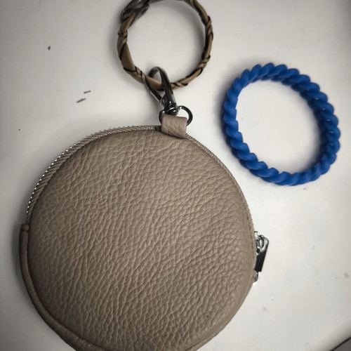 Wallet keychain for cards and bag, like new, beige, 12cm