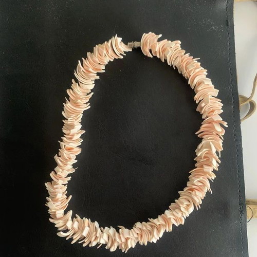 Shell necklace in pink and beige colors like new