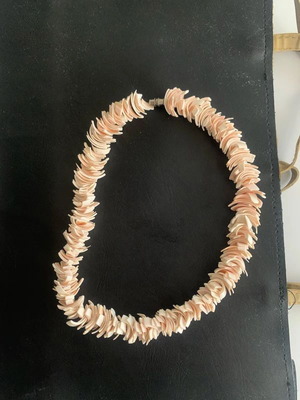 Shell necklace in pink and beige colors like new