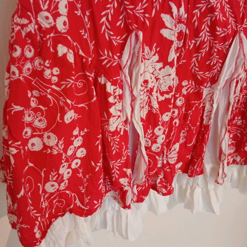 Summer skirt modern like new, white and red, size L