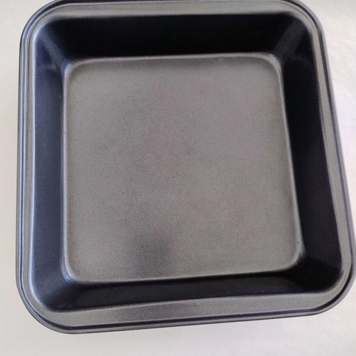 Square baking pan like new, 22.5x23x5 cm