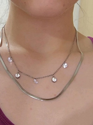 Women's necklace like new, set of two silver with shared clasp