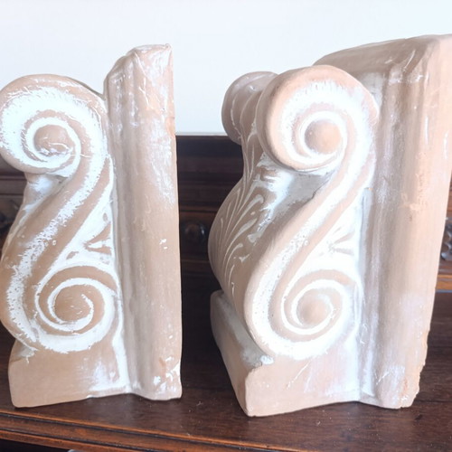 Pair of decorative corbels bookends in genuine terracotta, classic style