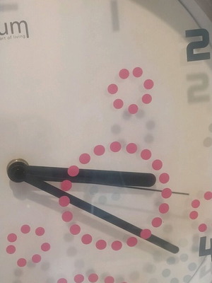Analog wall clock like new, 30cm round