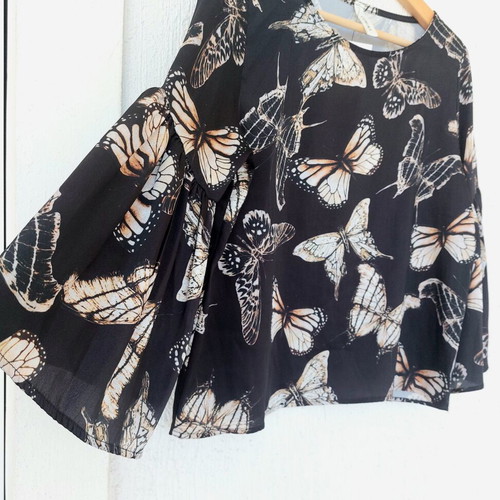 Lumina satin top medium, like new, black and white