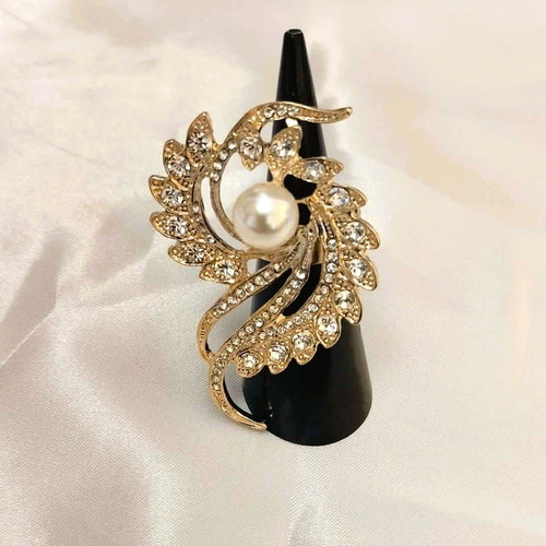 Impressive flower ring with sparkling strass new, gold color