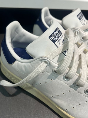 Adidas Stan Smith sneakers used, white with blue, size 38