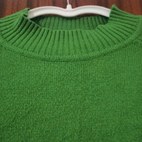 Mei Gao green sweater like new, size L