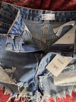 Τζιν σορτσάκι Bershka καινούργιο, νούμερο 36