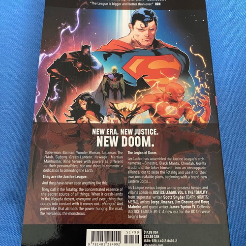 Justice League Vol. 1 The Totality like new