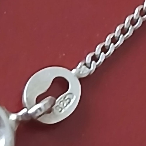 Small cameo in 925 silver with silver chain, like new