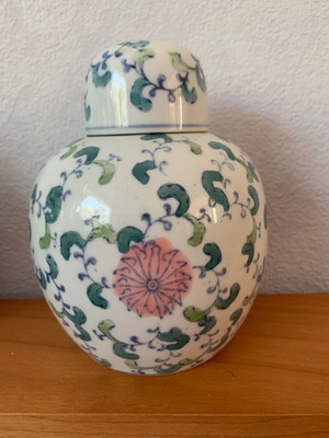 Vintage Chinese hand painted jar in excellent condition