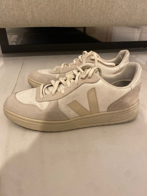 Veja V-10 B Mesh sneakers μεταχειρισμένα, μέγεθος 41, λευκά και μπεζ
