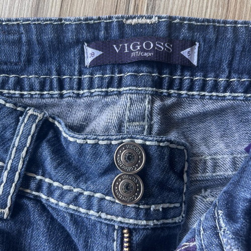 Y2K Capris Size S/M Like New with Detailed Back Pockets