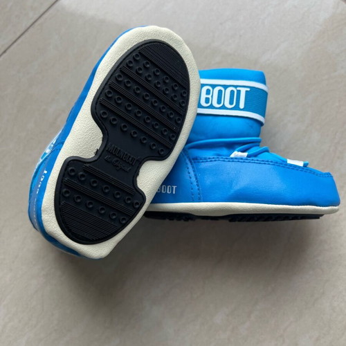 Moon Boot baby boots new, size 21-22
