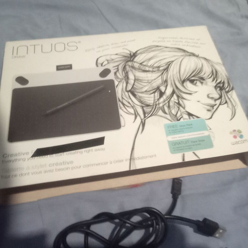 Wacom Intuos Draw Tablet like new with stylus, suitable for visual arts