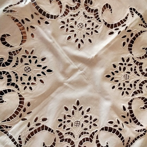 Handmade tablecloth with knitted corners and cut lace 110x110 new