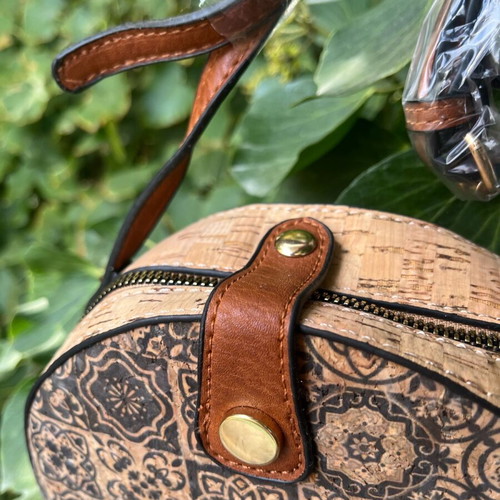 Circle bag hand-held new, beige and brown