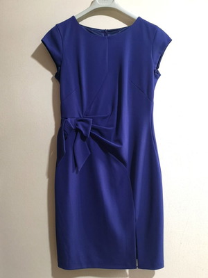 Crepe dress blue like new with thigh slit size M