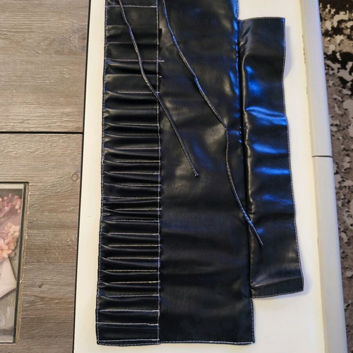 Makeup brush holder like new, black synthetic leather