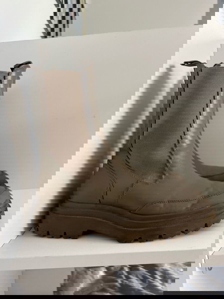 Olive green women’s boots
