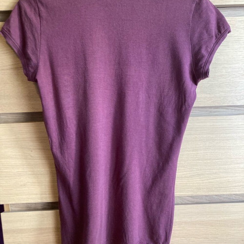Women’s short sleeve t-shirt with leaf design, size S, like new, burgundy