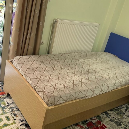 Modeco bed with storage drawers new condition, no mattress