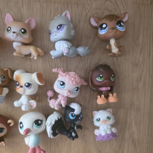 Littlest Pet Shop figures set of 18, like new, authentic