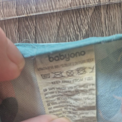 Silicone bib with sleeves waterproof used