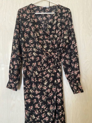 Maki Philosophy Wrap Floral Dress new, size XL