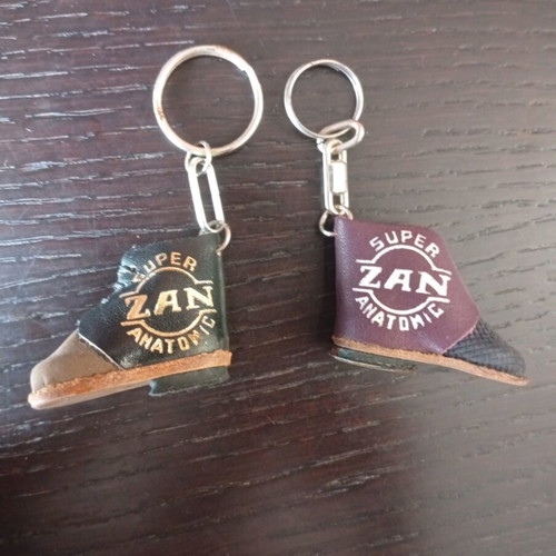 Set of vintage shoe-shaped keychains used, Super Zan Anatomic