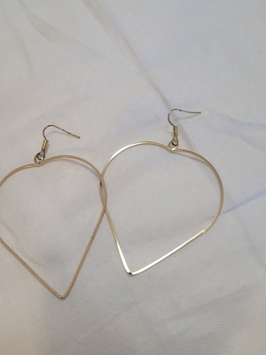Women's earrings like new, discreet gold color, 6.5 cm