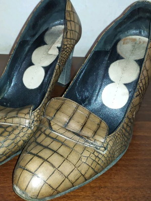 Guy Laroche pumps size 39 used with minor imperfections