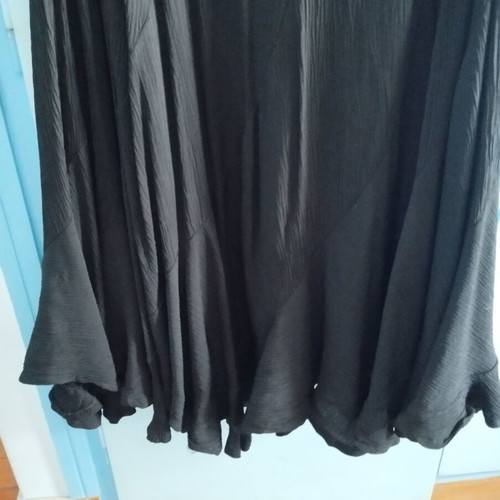 Black maxi flared skirt like new, elastic crinkle fabric
