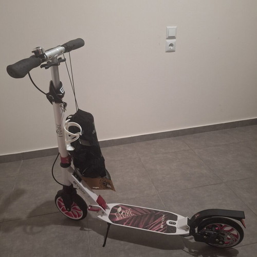 Byox children's scooter with knee pads new