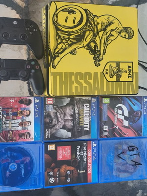 Sony PlayStation 4 Pro 1TB like new with 2 controllers and games