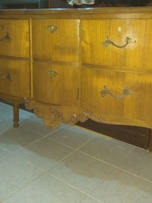 Buffet from 1950 like new with dimensions 1.48x0.49x0.98