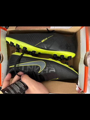 Nike Phantom Venom men's football boots, black, size 39