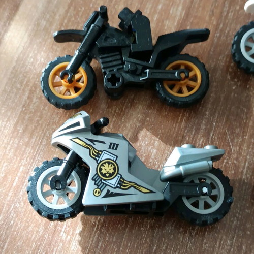 Lego Ninjago motorcycles like new, pack of 4 pieces